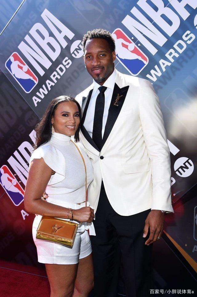 字母哥首当 字母哥首当