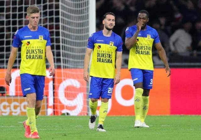 队拿下首球 队拿下首球